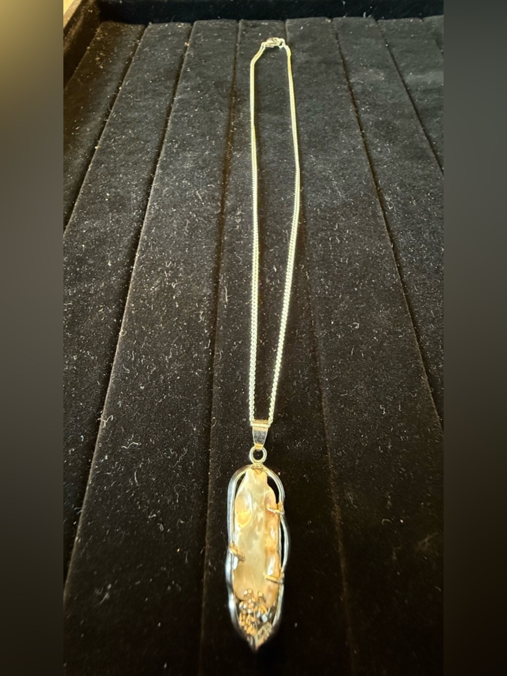 Silver Pearl Pendant Necklace - Elegant Cream Mother-of-Pearl